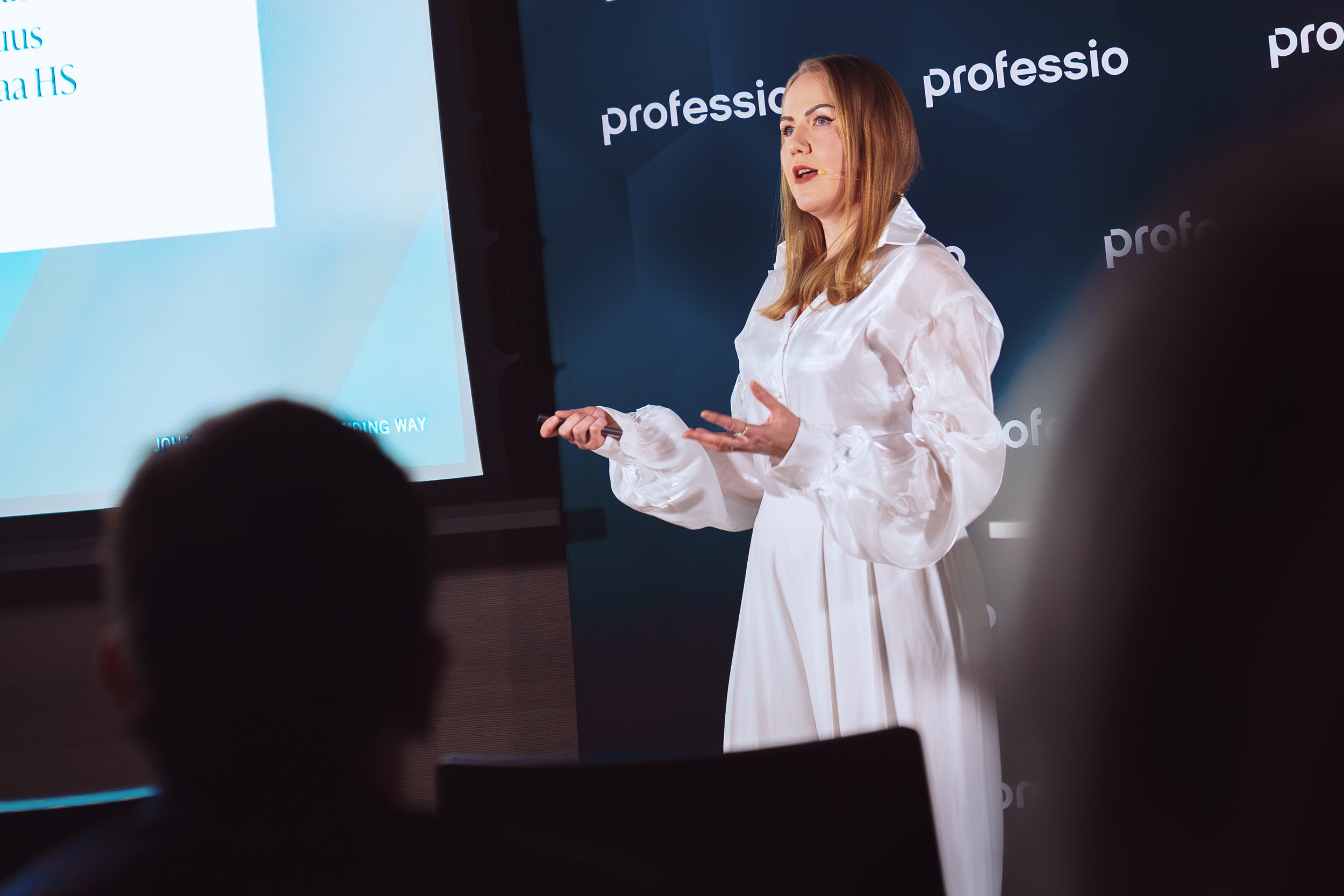 Johanna Valkonen Profession Asiakaskokemus 2025 -tapahtumassa