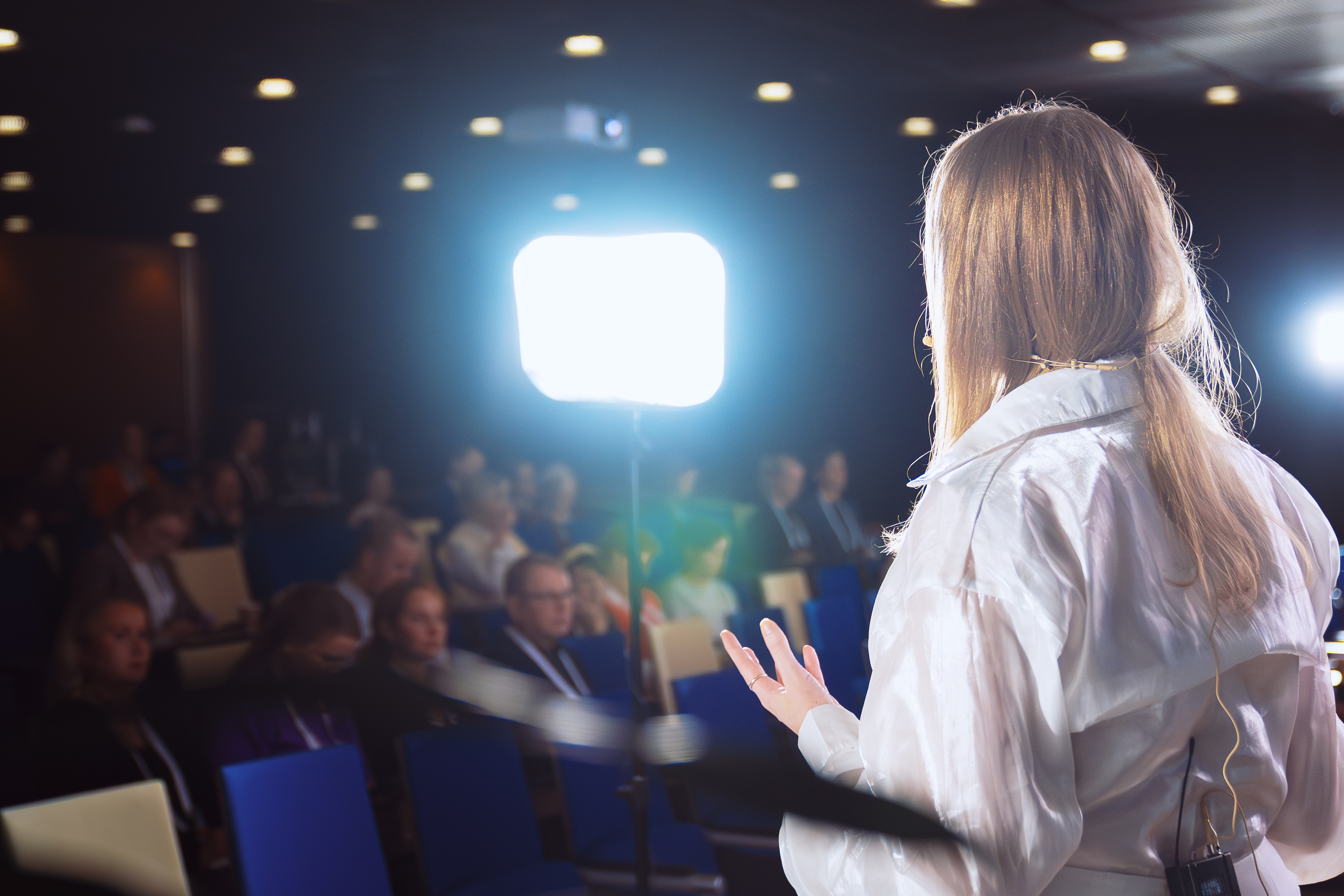 Johanna Valkonen puhumassa brändinrakentamisesta